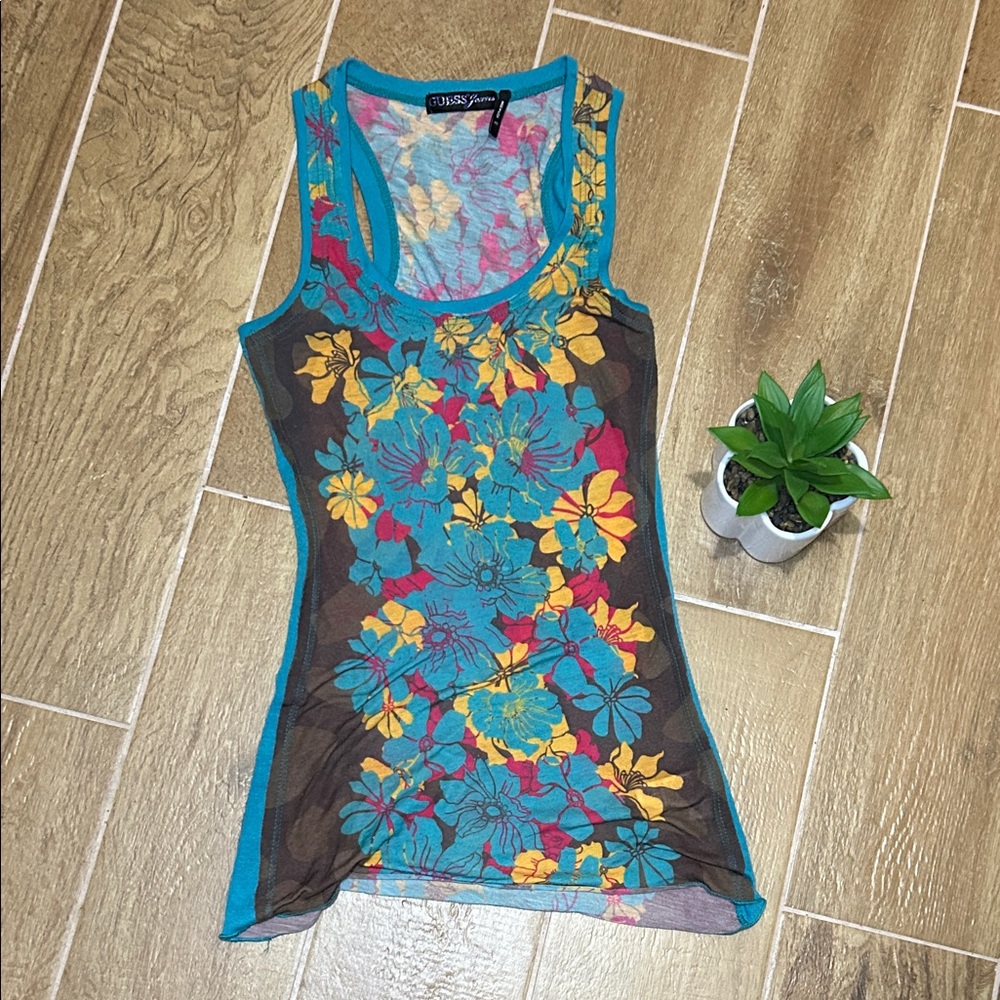 GUESS 💖 Adorable tank top